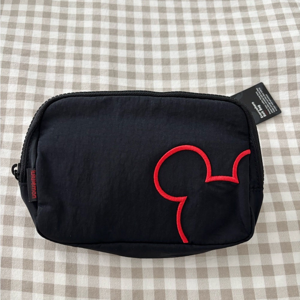 Disney x lululemon
Everywhere Belt Bag 1L Mickey Outline Graphic
